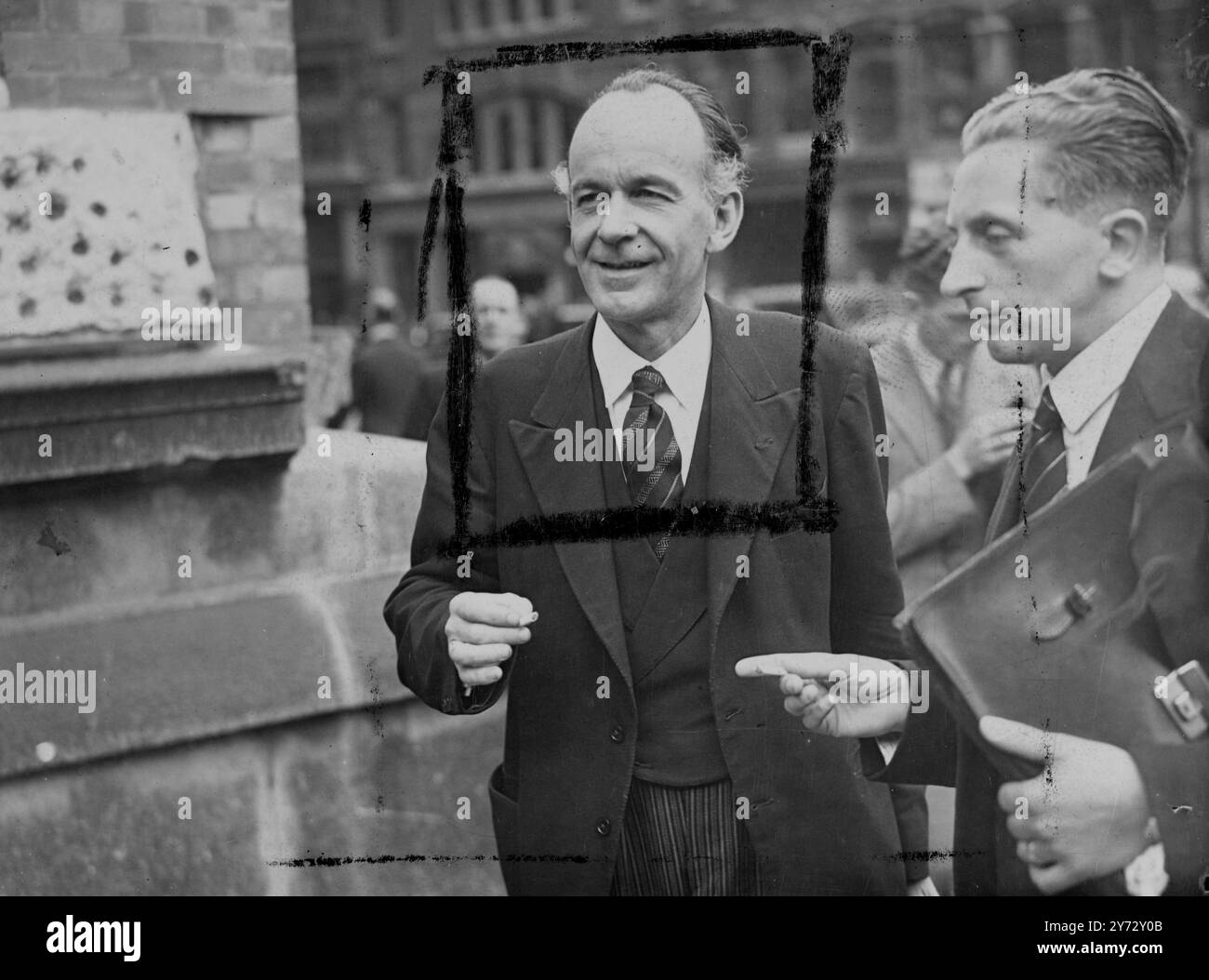 Dr. William Henry de Brague Hubert, 42, Psychiater, und Miss P Bailey, 27, aus der Old Church Street, Chelsea, sind im St Stephen's Hospital, Fulham, und leiden an den Folgen von Betäubungsmittelvergiftungen. Sie wurden bewusstlos in einem Haus in der Oakley Street, Chelsea, gefunden. 28. Januar 1948 Stockfoto