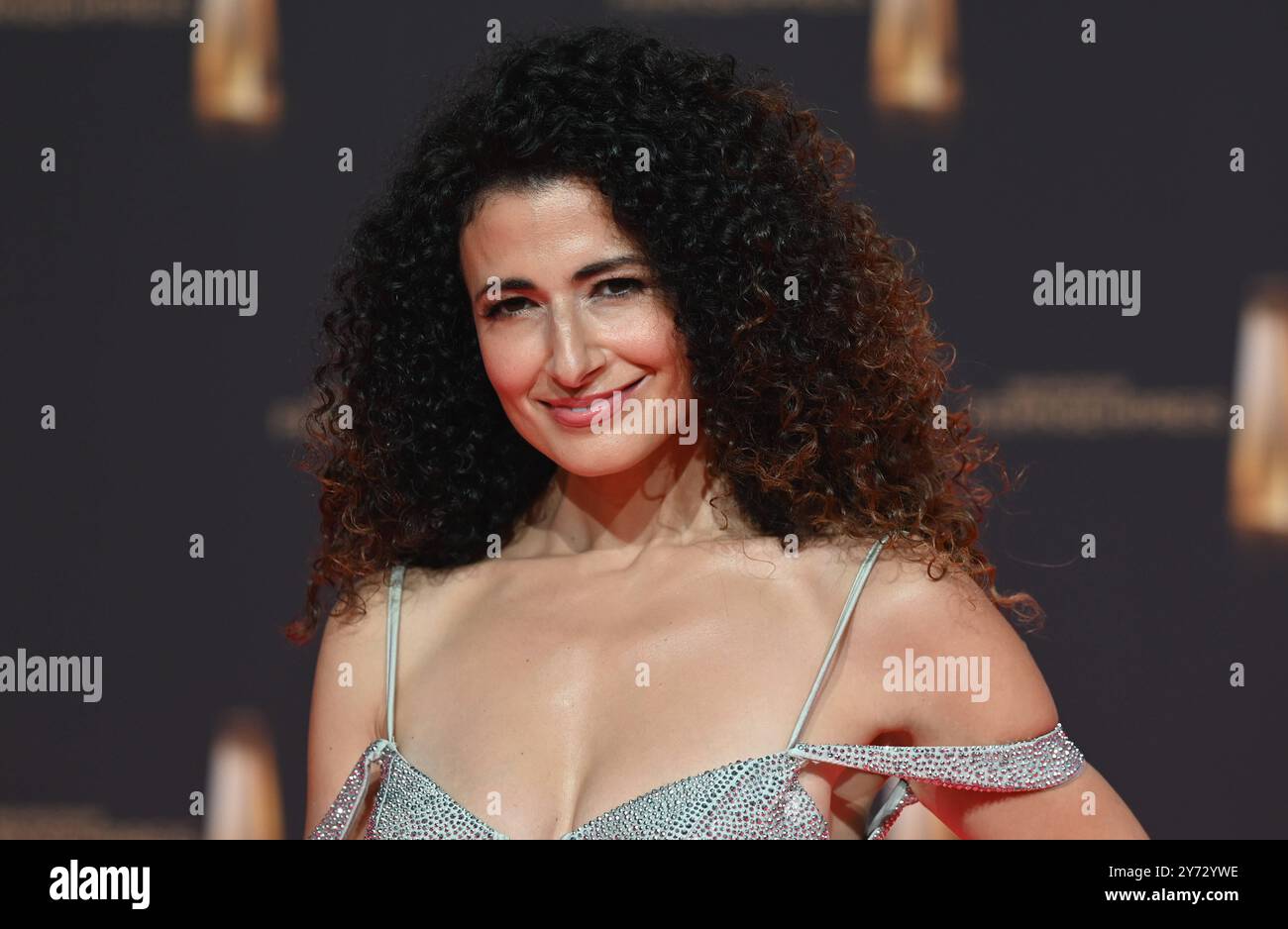 Moderatorin Marwa Eldessouky kommt zur Gala und Verleihung des Deutschen Fernsehpreises in Köln. *** Moderatorin Marwa Eldessouky nimmt an der Gala und Zeremonie des Deutschen Fernsehpreises in Köln Teil Stockfoto
