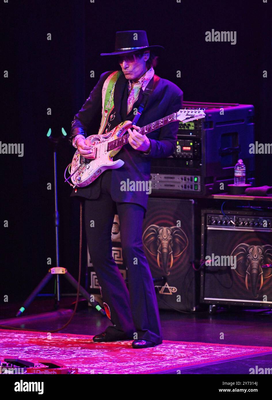 Fort Lauderdale, FL, USA. September 2024. Steve Vai von Beat tritt während der 80er King Crimson Tour am 26. September 2024 im Parker in Fort Lauderdale, Florida auf. Quelle: Mpi04/Media Punch/Alamy Live News Stockfoto