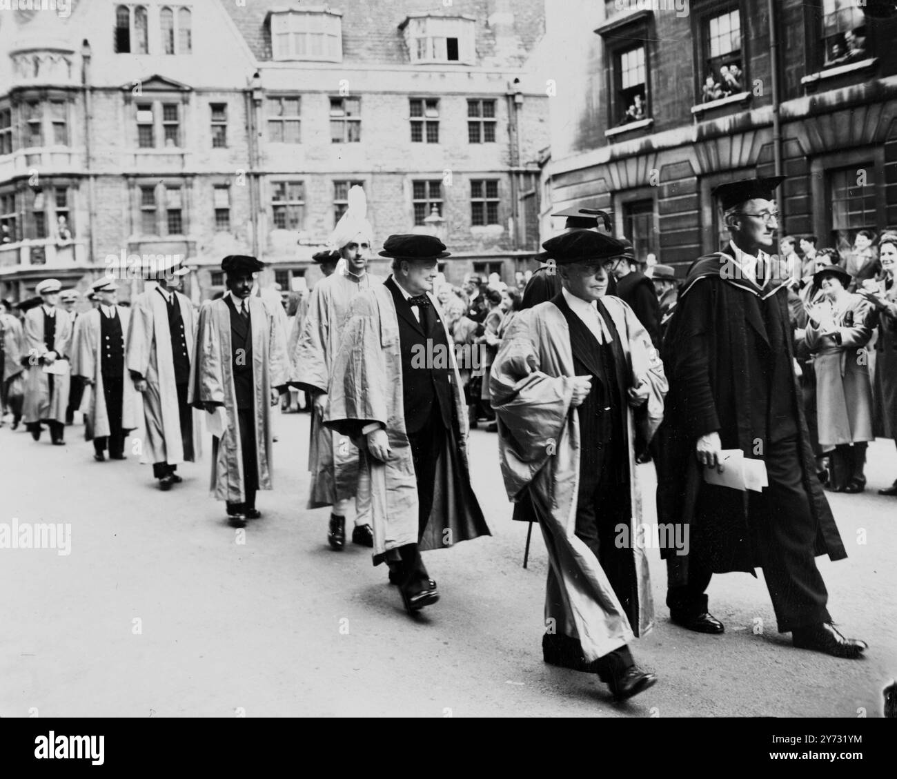 Die Ehrendoktorwürde des Dr. für Zivilrecht wurde heute an einer Reihe britischer und amerikanischer Kriegsführer der Oxford University eingefügt. Frau Churchill erhielt ebenso den gleichen Grad wie der Premierminister des Punjab und der indische Jurist Sir A. Ramaswami Mudaliar. 26. Juni 1946 Stockfoto