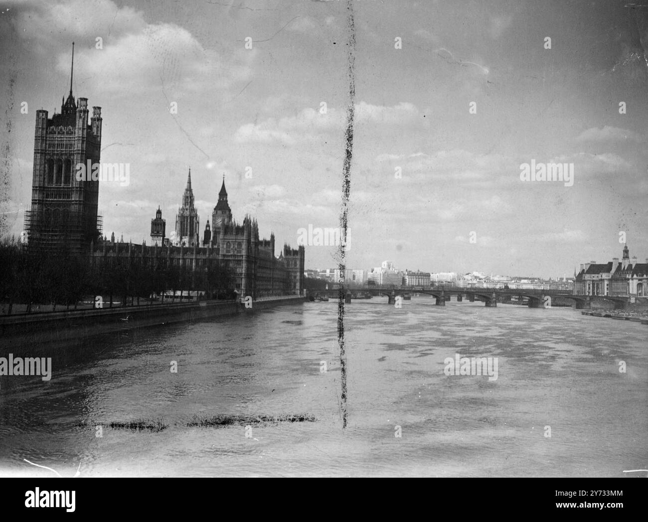 Blick auf die Themse auf die Houses of Parliament. 1946 Stockfoto