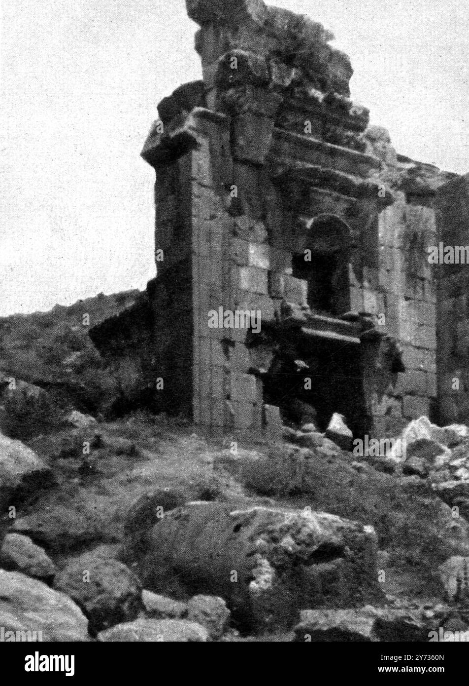 Transjordanien unter den Römern : eine schöne Stadt und ein großartiges Feld für eine archäologische Expedition . Bis zum Sonnentempel: Das Grand Gateway ( Propylaeon ) in Gerasa ( modernes Jerash ) 1923 Stockfoto