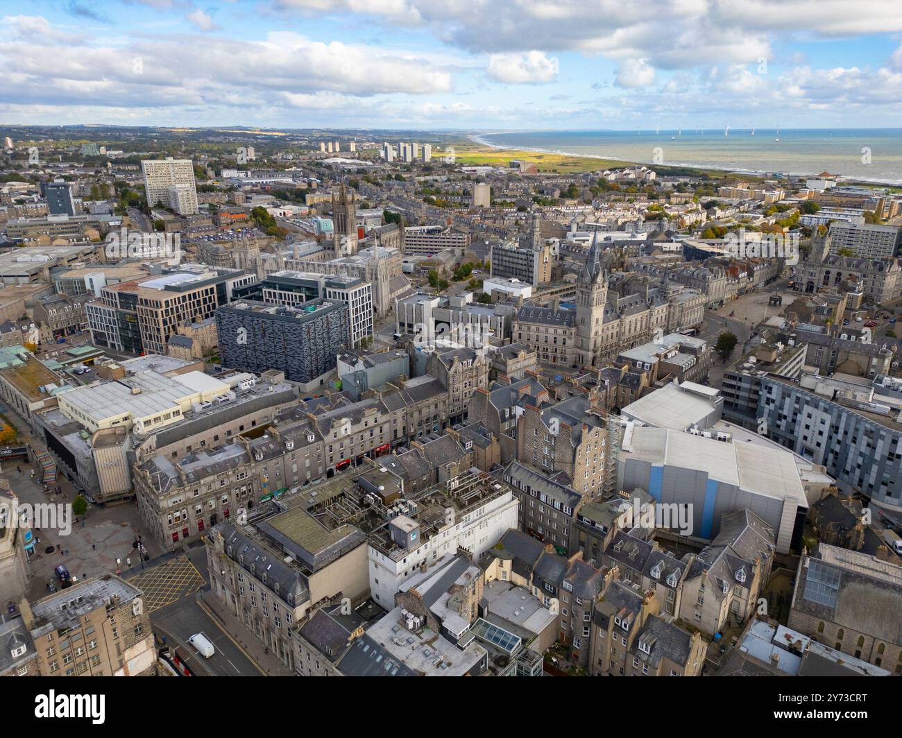 Luftaufnahme von der Drohne auf die Skyline des Stadtzentrums von Aberdeen, Aberdeenshire, Schottland, Großbritannien Stockfoto