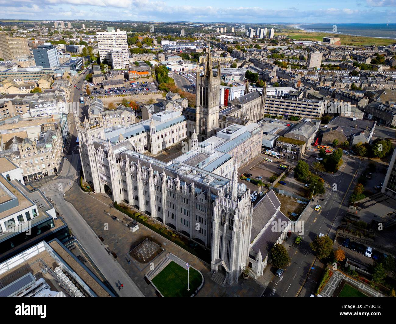 Luftaufnahme von der Drohne des Marischal College im Stadtzentrum von Aberdeen, Aberdeenshire, Schottland, Großbritannien Stockfoto