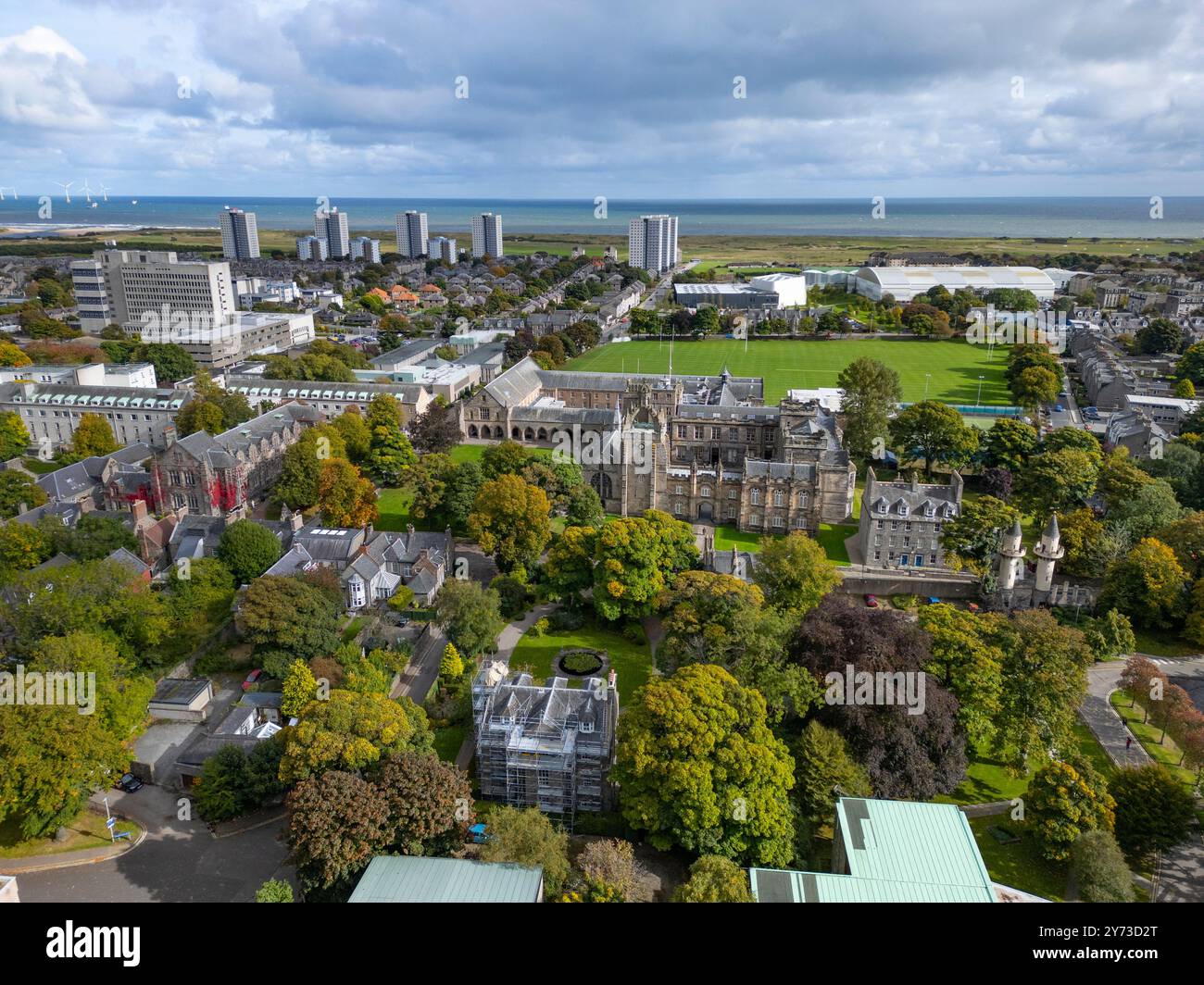 Luftaufnahme von der Drohne auf dem Campus der Aberdeen University in Old Aberdeen, Aberdeenshire, Schottland, Großbritannien Stockfoto