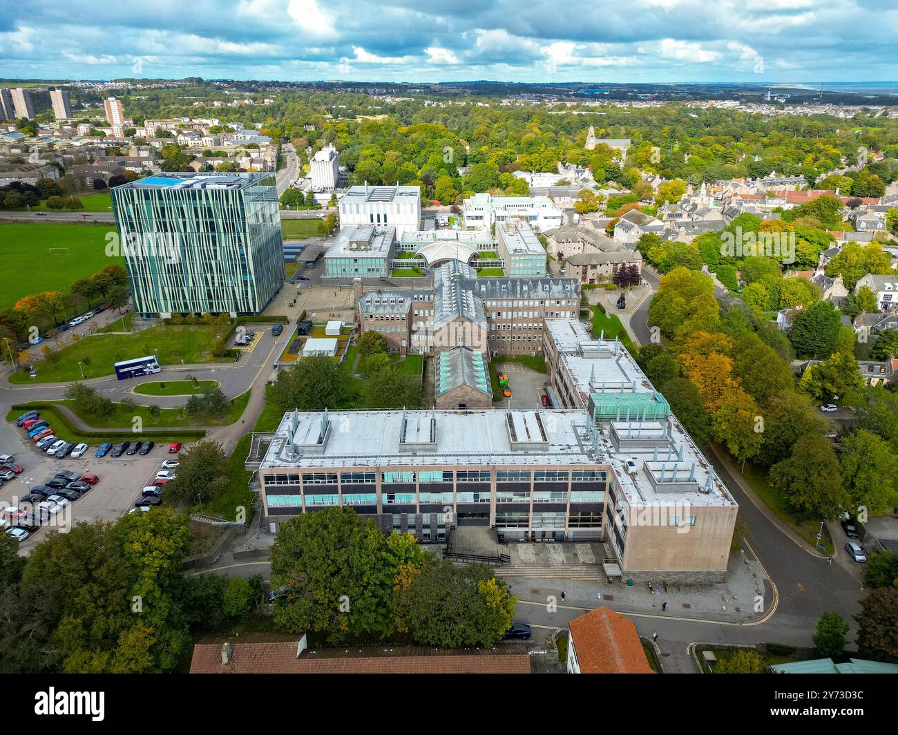 Luftaufnahme von der Drohne auf dem Campus der Aberdeen University in Aberdeen, Aberdeenshire, Schottland, Großbritannien Stockfoto