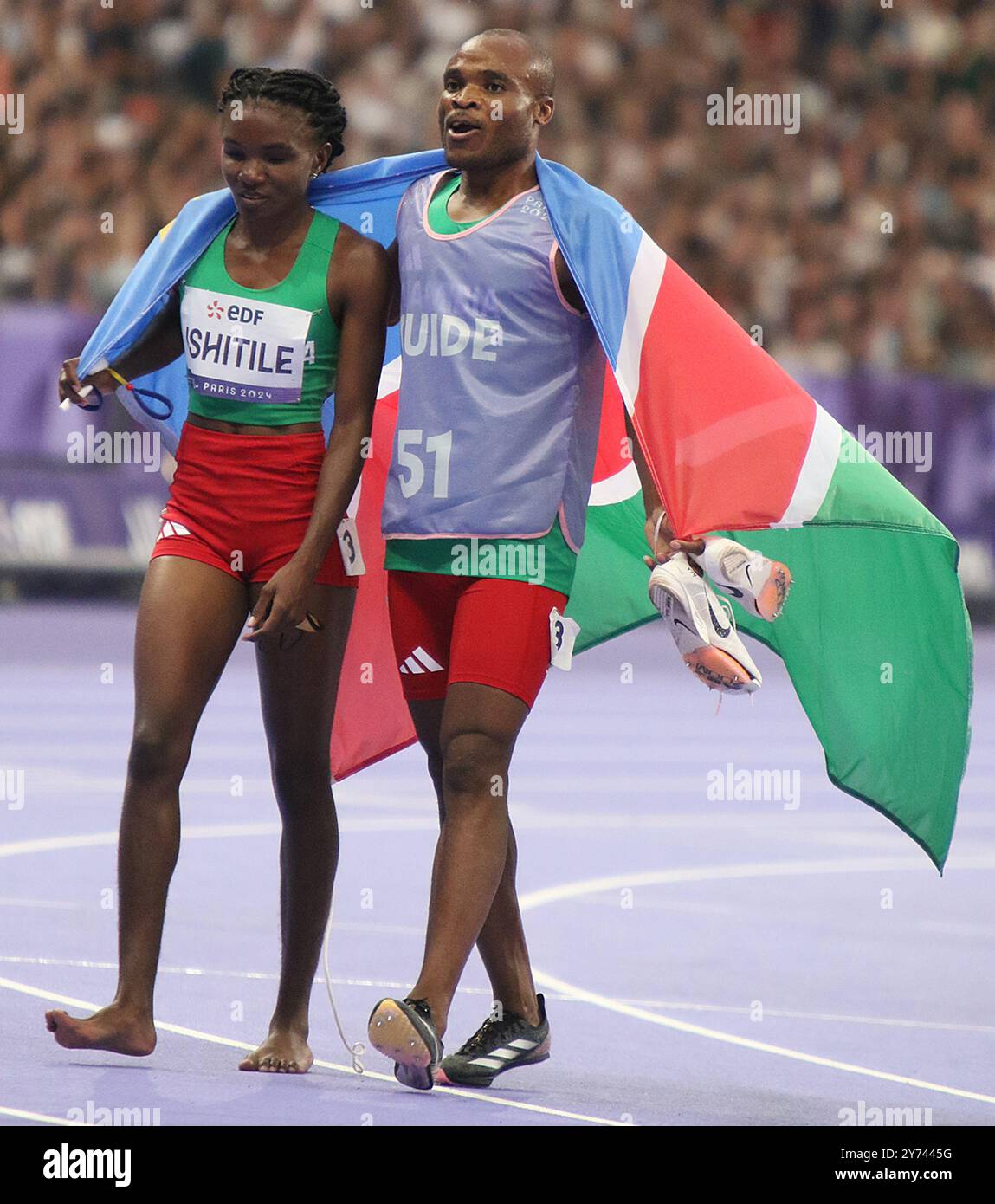 Lahja ISHITILE aus Namibia gewinnt Gold im Para Athletics Women's 400m - T11 Finale im Stade de France, Paris bei den Paralympischen Spielen 2024. Stockfoto