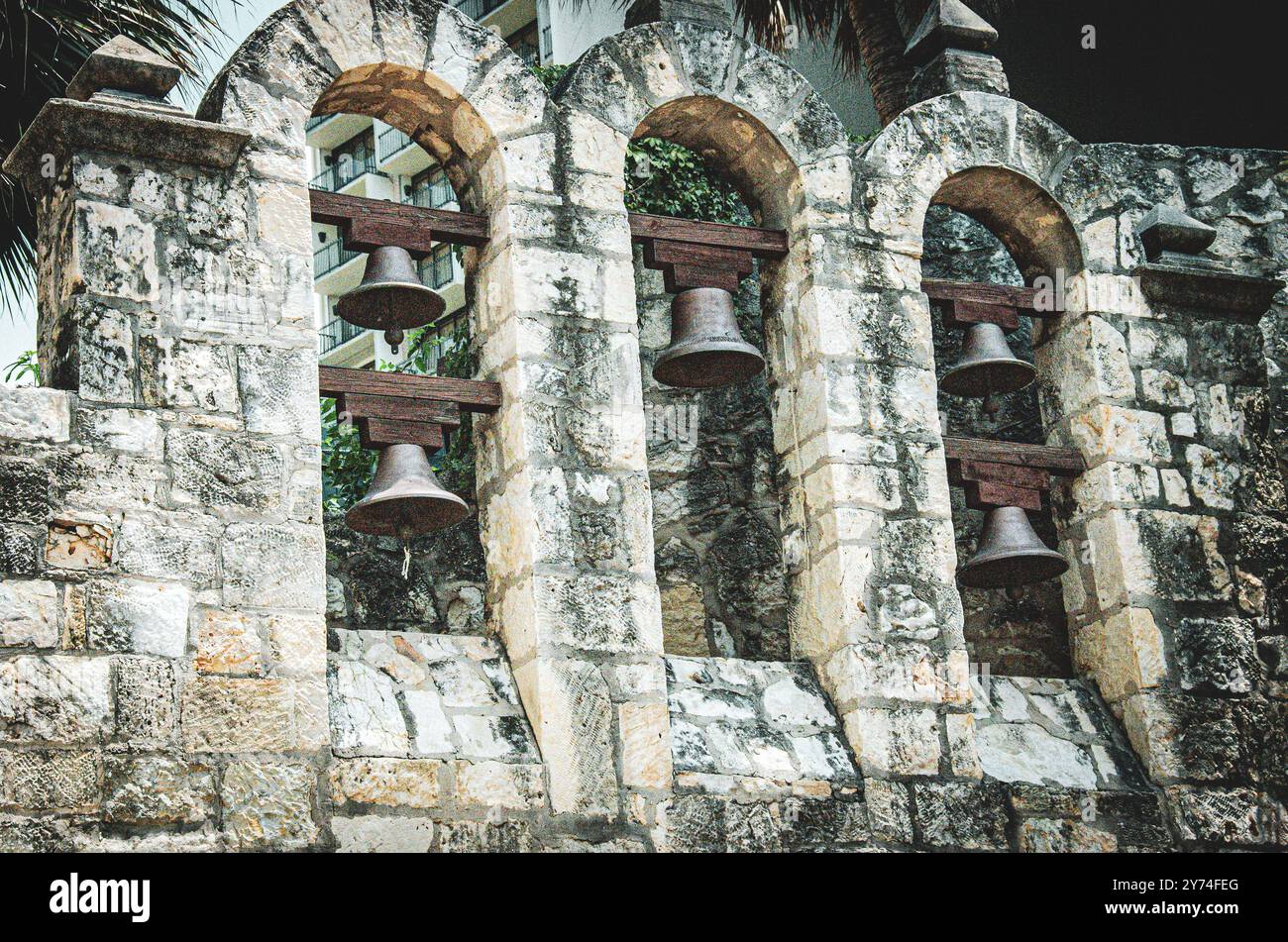 Eine Glockenmauer im Alamo in San Antonio, Texas Stockfoto