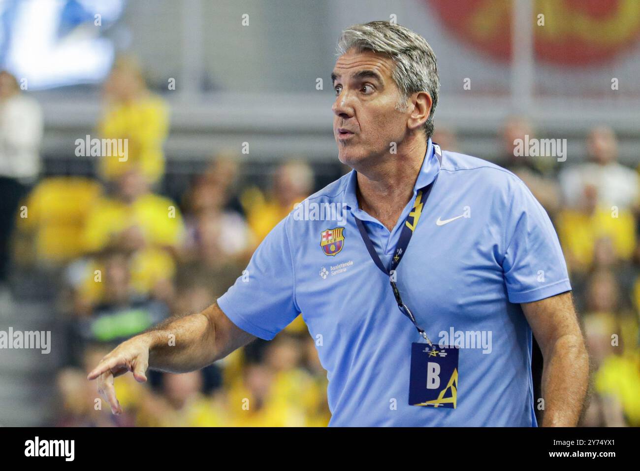 Kielce, Polen. September 2024. Trainer Antonio Carlos Ortega Perez aus Barcelona war beim EHF Champions League Spiel zwischen Industria Kielce und Barcelona in Hala Legionow zu sehen. Endpunktzahl: Industria Kielce 28: 32 Barcelona. Quelle: SOPA Images Limited/Alamy Live News Stockfoto