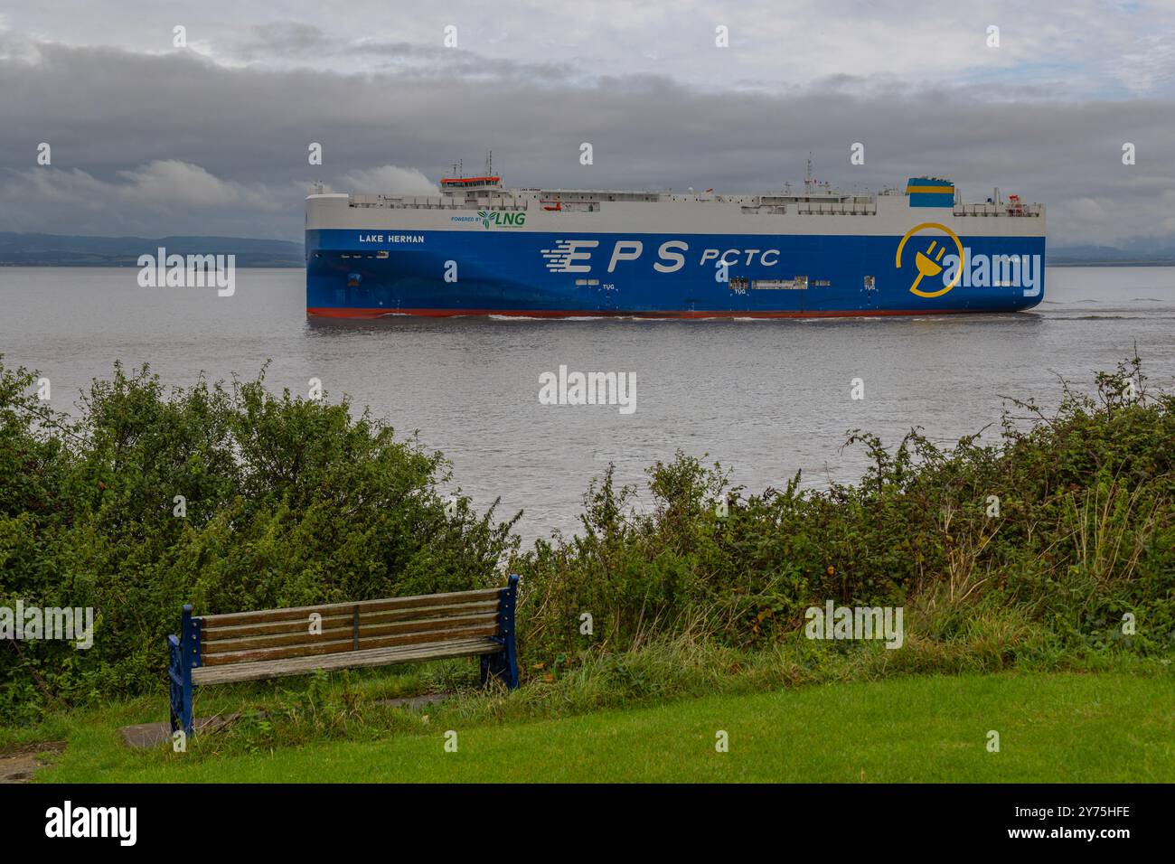 Fahrzeugträger LakeHerman fährt nach dem Verlassen der Royal Portbury Docks auf See Stockfoto