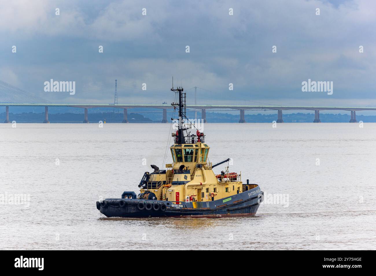 Schlepper Svitzer Brunel wartet auf die Ankunft eines Fahrzeugträgers, um es in die Royal Portbury Docks zu bringen Stockfoto