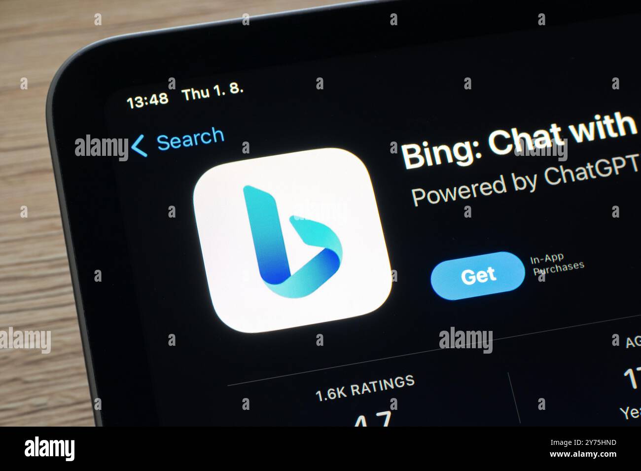 OSTRAVA, TSCHECHIEN - 1. AUGUST 2024: App Store mit der mobilen App Bing Chat Chatbot wird installiert Stockfoto