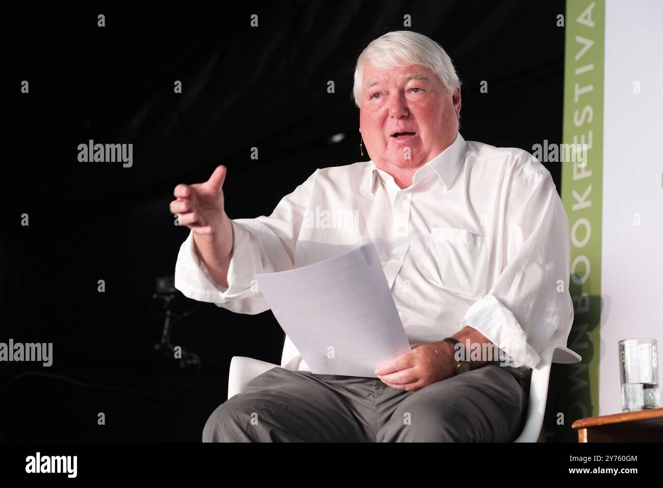 Wigtown, Dumfries and Galloway, Schottland – Samstag, den 28. September 2024 – Brian Taylor Journalist und Broadcaster beim Festival – das Wigtown Book Festival findet bis Sonntag, den 6. Oktober 2024 statt – Foto Steven May / Alamy Live News Stockfoto