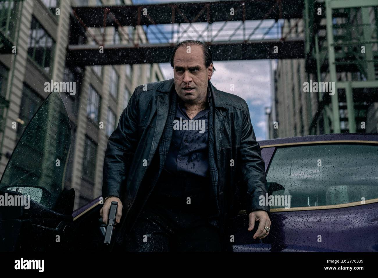 The Penguin (2024) TV-Miniserie von Lauren LeFranc, Regie: Craig Zobel, mit Colin Farrell als Oswald Cobblepot, alias der Penguin, der ein Stück macht, um die Kontrolle über Gothams Kriminalwelt zu übernehmen. Werbefoto ***NUR REDAKTIONELLE VERWENDUNG***. Quelle: BFA/Macall Polay/HBO Max Stockfoto