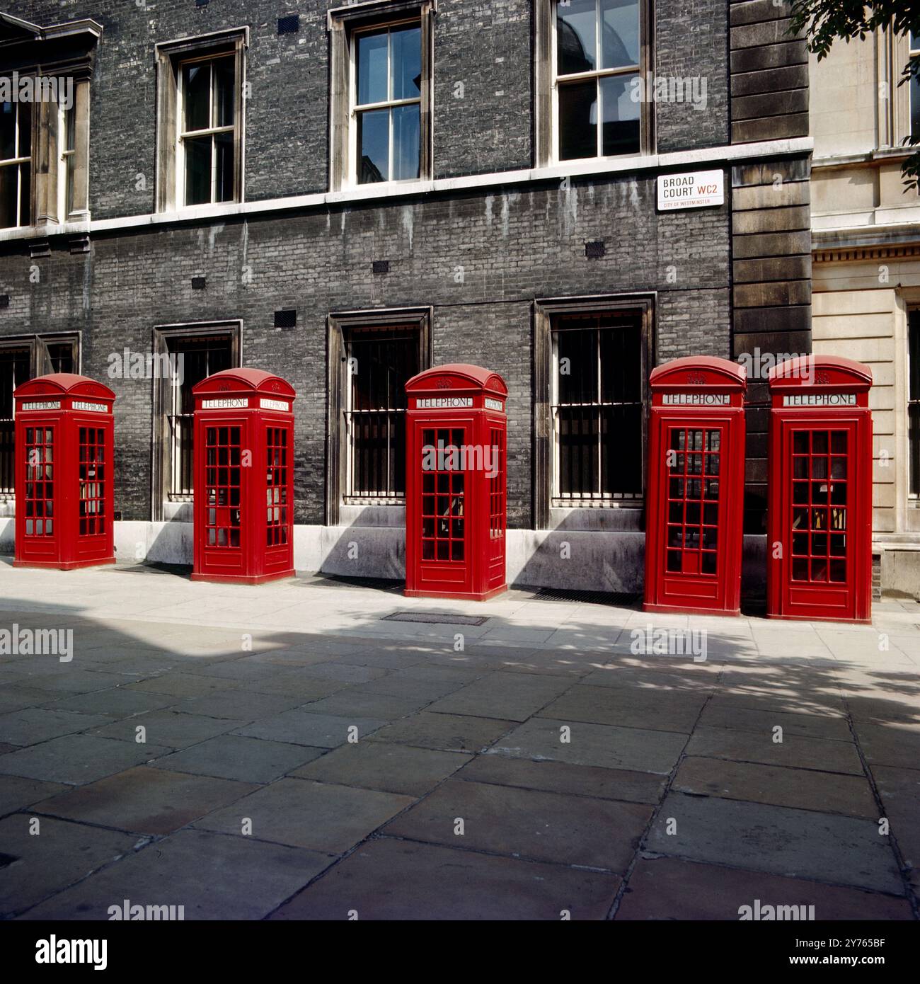 K2 Telefonboxen am Broad Court WC2 in Covent Garden, London, England um 1986. Stockfoto