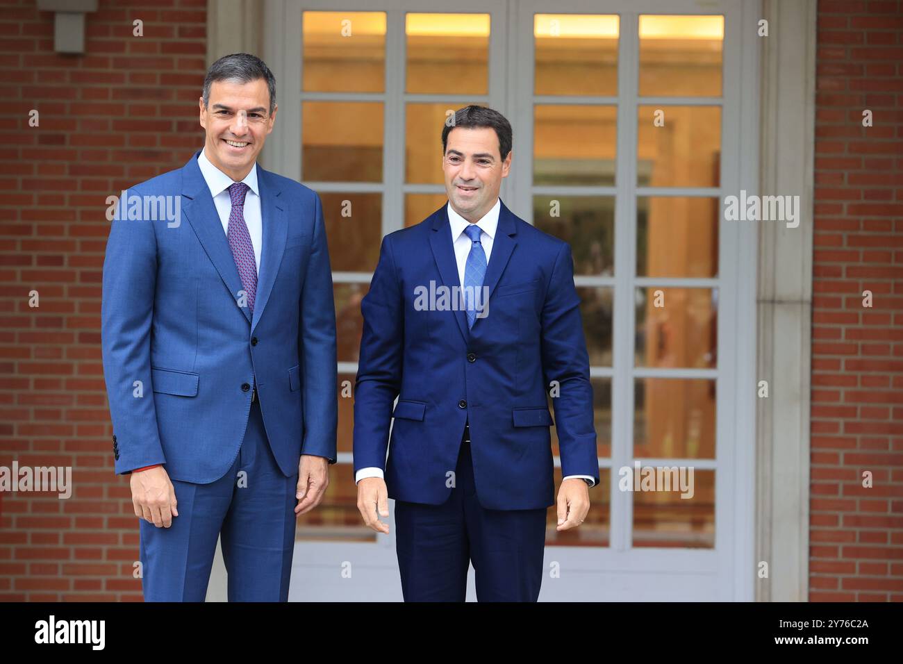 Madrid, 20.09.2024. La Moncloa Palace. Runde der Kontakte mit den Regionalpräsidenten. Der Regierungspräsident Pedro Sánchez empfängt den Lehendakari Imanol Pradales (PNV). Foto: Jaime García. ARCHDC. Quelle: Album / Archivo ABC / Jaime García Stockfoto