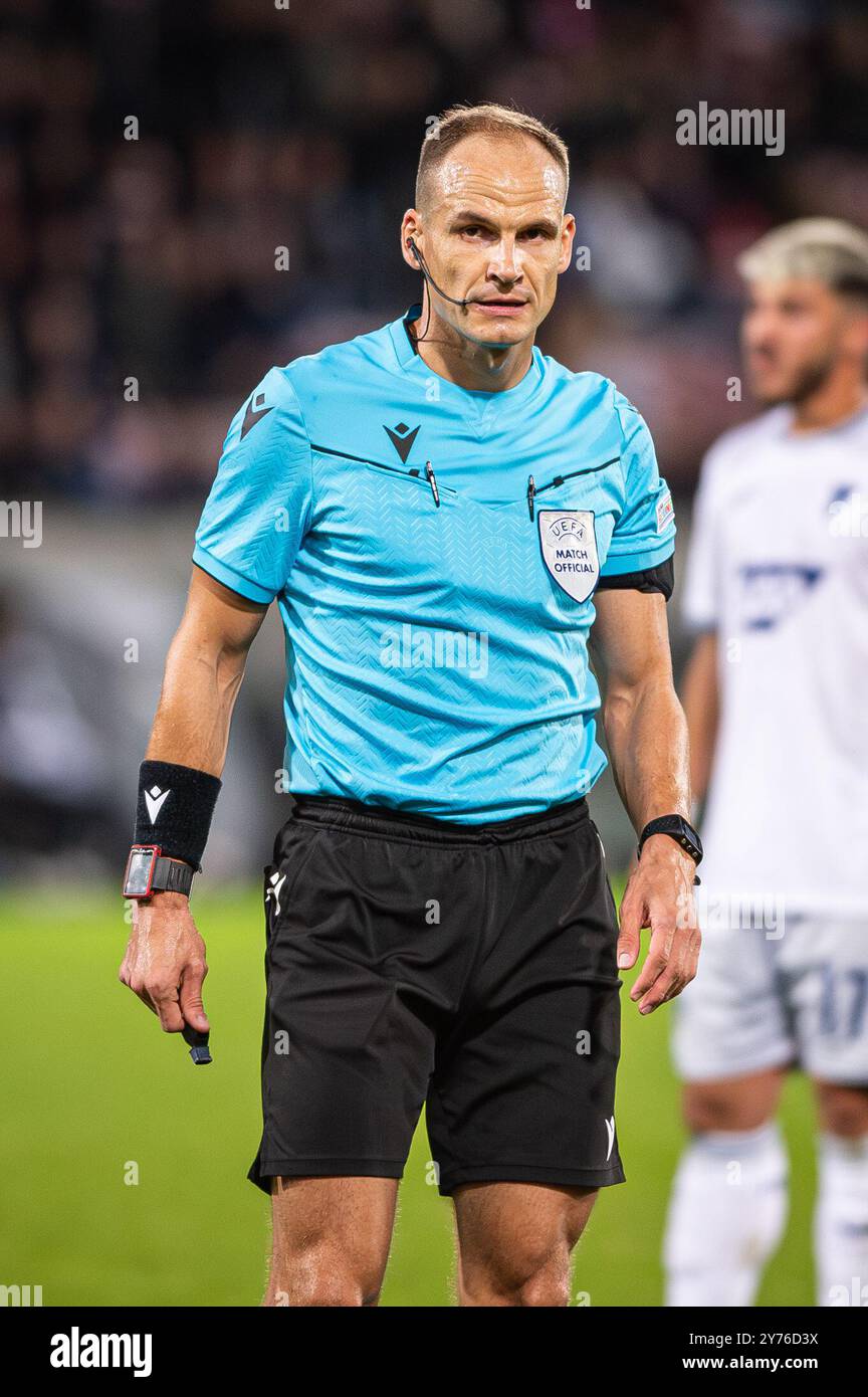 Herning, Dänemark. September 2024. Schiedsrichter Nenad Minakovic war beim Spiel der UEFA Europa League zwischen dem FC Midtjylland und TSG Hoffenheim in der MCH Arena in Herning zu sehen. Stockfoto