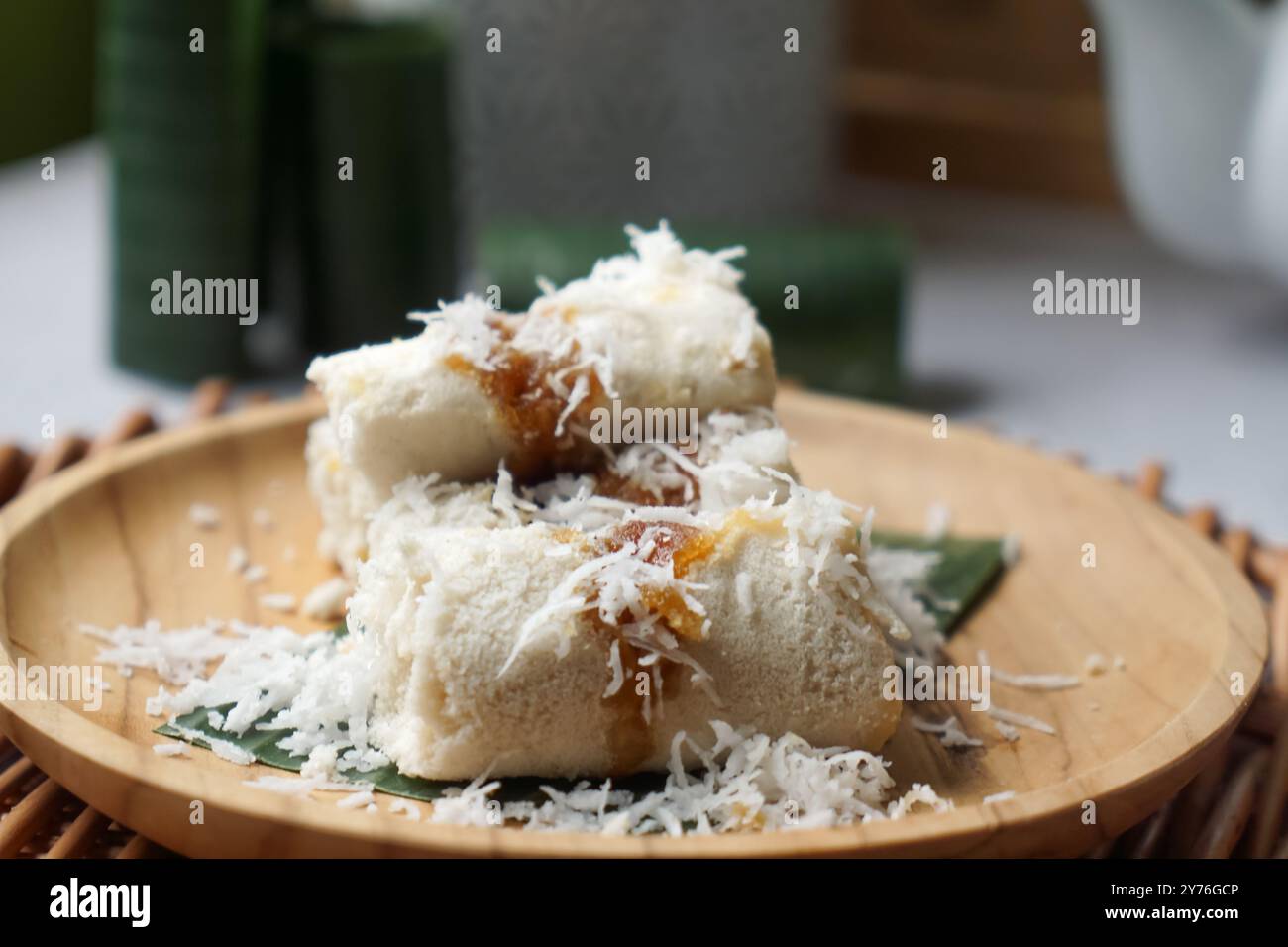 Reis Mehl gedämpfter Kuchen in Bambus oder lokal bekannt als Putu Bambu. Stockfoto