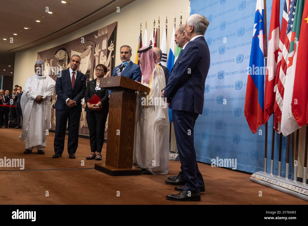 New York, New York, USA. September 2024. Pressetreffen des Außenministers des Königreichs Saudi-Arabien, Prinz Faisal bin Farhan Al Saud, vor der Sitzung des Sicherheitsrats zur Lage im Nahen Osten im Hauptquartier der Vereinten Nationen in New York (Foto: © Lev Radin/Pacific Press via ZUMA Press Wire) NUR REDAKTIONELLE VERWENDUNG! Nicht für kommerzielle ZWECKE! Stockfoto