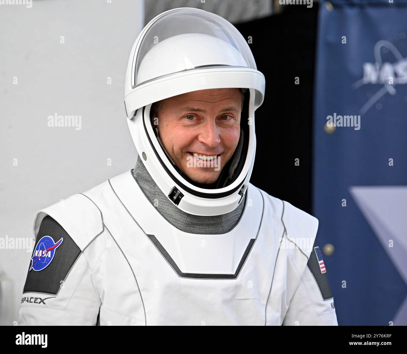 NASA-Astronaut Nick Hague verlässt das Operations and Checkout Building im Kennedy Space Center, Florida am Samstag, den 28. September 2024. Der Hague startet zur Internationalen Raumstation. Foto: Joe Marino/UPI Credit: UPI/Alamy Live News Stockfoto