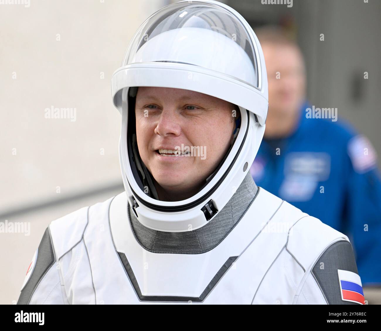 Roscosmos Cosmonaut Aleksandr Gorbunov verlässt das Operations and Checkout Building im Kennedy Space Center, Florida am Samstag, den 28. September 2024. Gorbunov startet zur Internationalen Raumstation. Foto: Joe Marino/UPI Credit: UPI/Alamy Live News Stockfoto