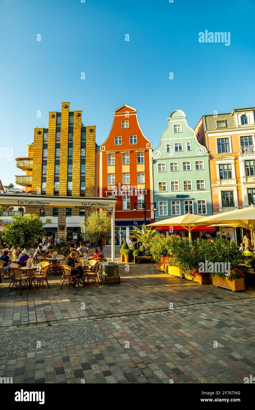 Stadtspaziergang durch die Hansestadt Rostock an der Ostsee an einem Herbsttag - Mecklenburg-Vorpommern - Deutschland Stockfoto