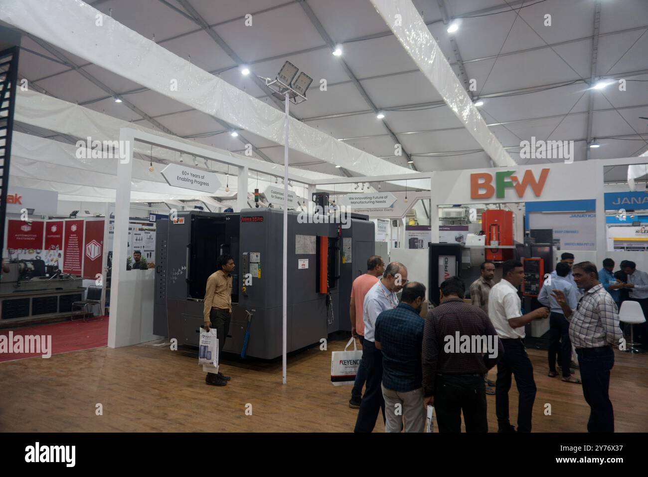 Rajkot, Gujarat, Indien. September 2024. Schwere Maschinen, Rajkot Machine Tools Show 2024. Quelle: Nasirkhan Davi/Alamy Live News Stockfoto