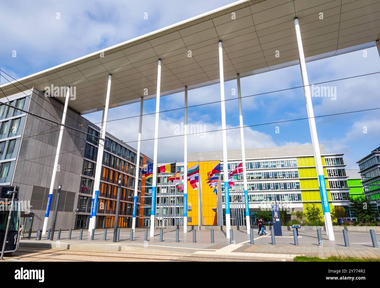 Das Verbindungsbüro des Europäischen Parlaments ist im Konrad-Adenauer-Gebäude im Stadtteil Kirchberg in Luxemburg-Stadt untergebracht. Stockfoto