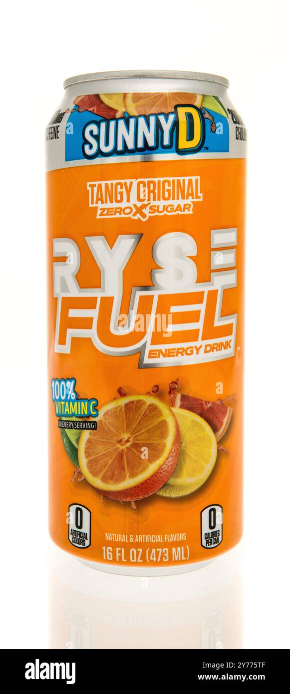 Winneconne, WI - 22. Juni 2024: Eine Dose Ryse Fuel Energy Drink Sunny D Flavor auf einem isolierten Hintergrund. Stockfoto