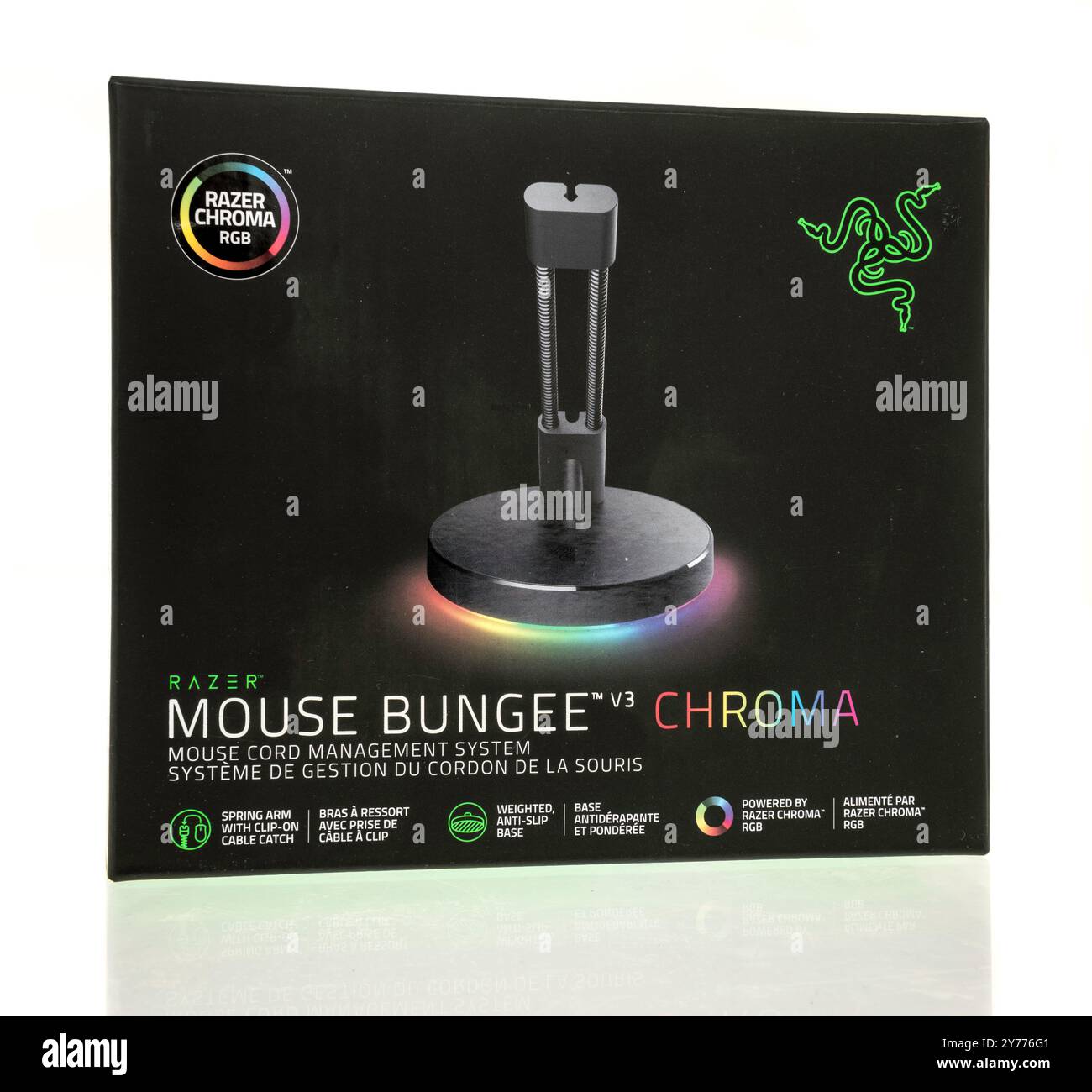 Winneconne, WI - 22. Juni 2024: Ein Paket von Razer-Maus-Bungee-Chroma auf einem isolierten Hintergrund. Stockfoto