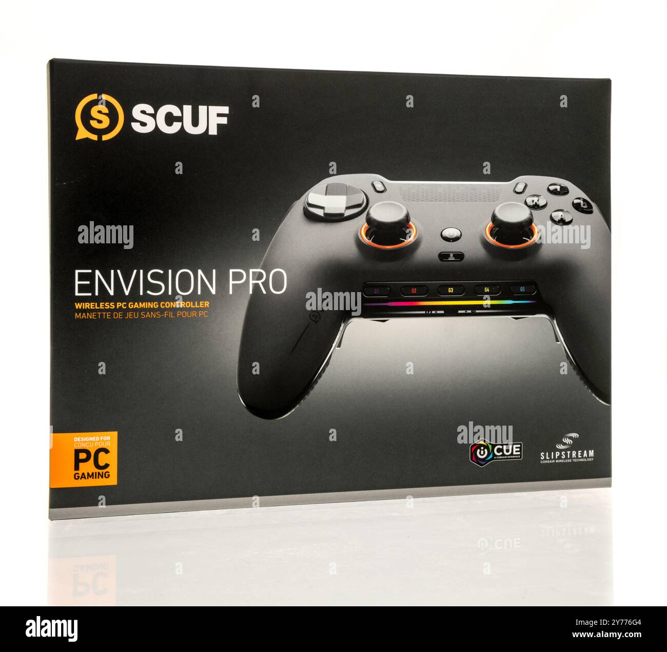 Winneconne, WI - 22. Juni 2024: Ein Paket von Scuf Envision Pro Gaming Controller auf einem isolierten Hintergrund. Stockfoto