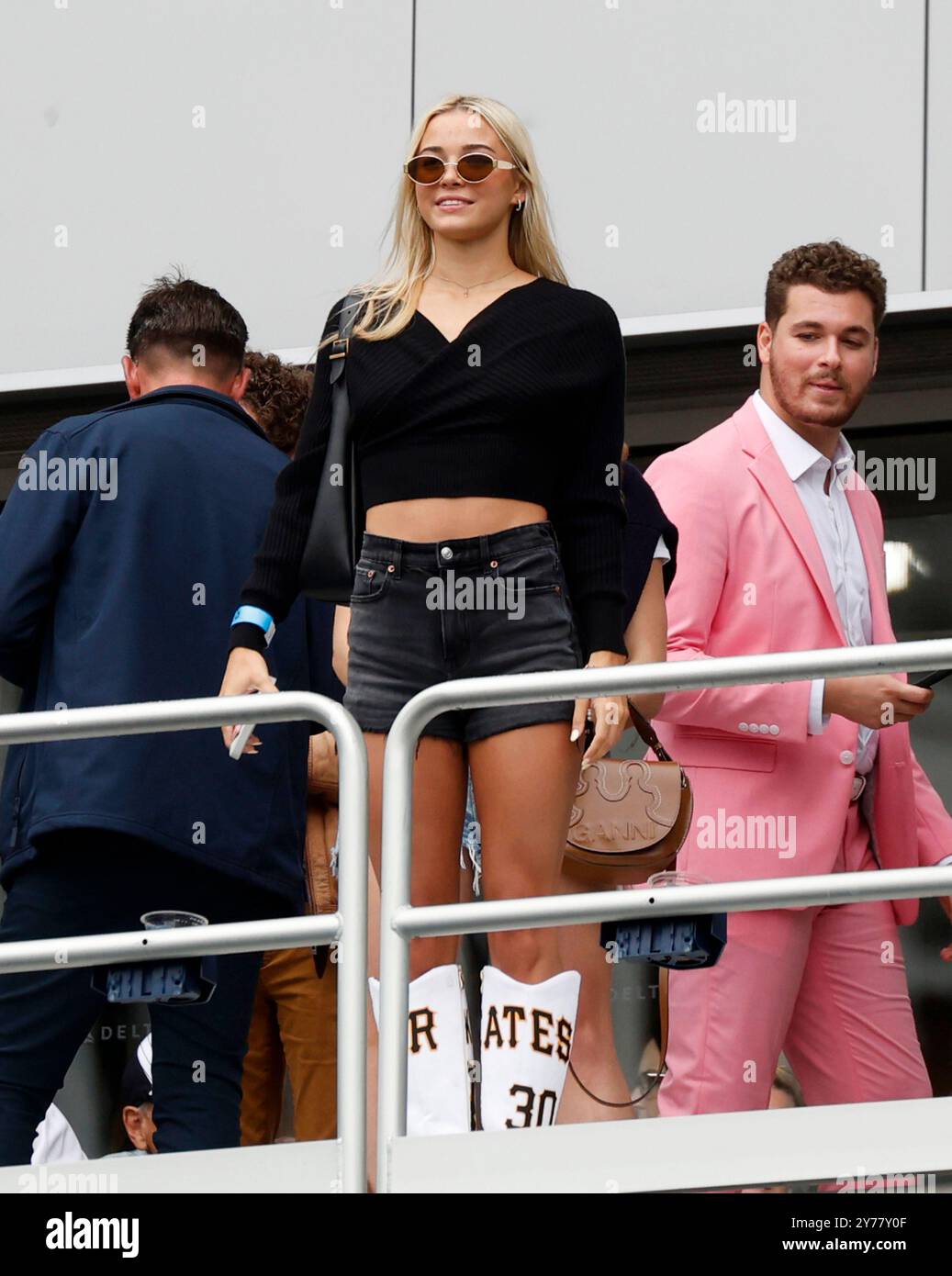 Bronx, Usa. September 2024. Olivia „Livvy“ Dunne wartet auf die Pittsburgh Pirates, die am Samstag, den 28. September 2024 in New York City im Yankee Stadium spielen. Foto: John Angelillo/UPI Credit: UPI/Alamy Live News Stockfoto