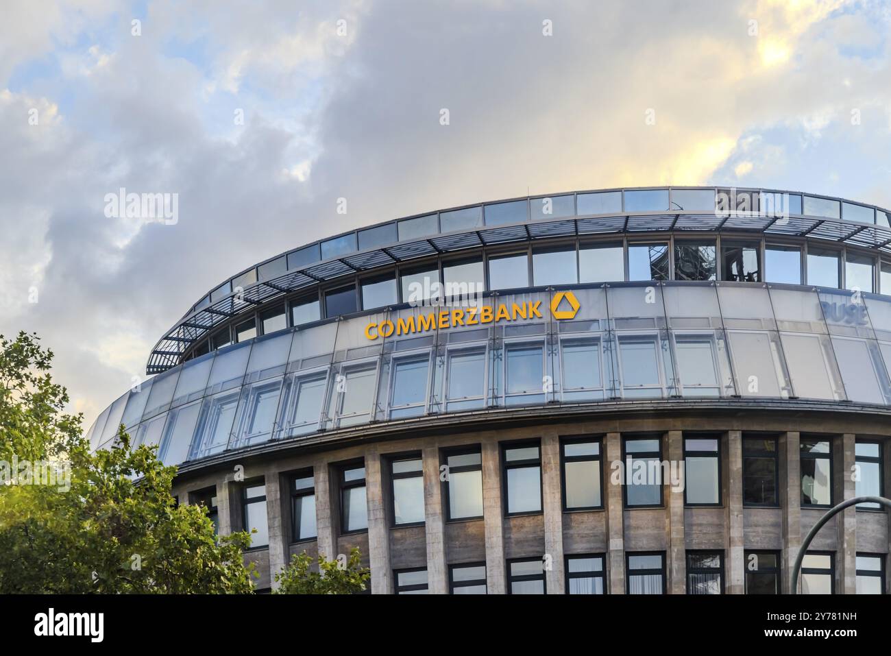 Commerzbank, modernes Gebäude mit dem Logo der Bank. Berlin, Deutschland, Europa Stockfoto