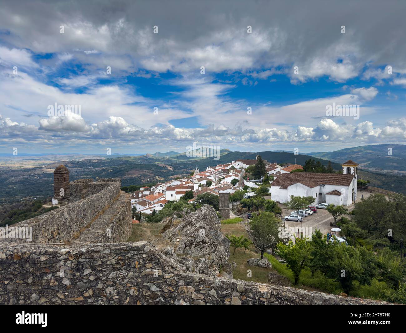 Marvao, Portugal - 30. Juni 2024: Blick auf das wunderschöne historische Dorf Marvao in Alentejo, Portugal Stockfoto