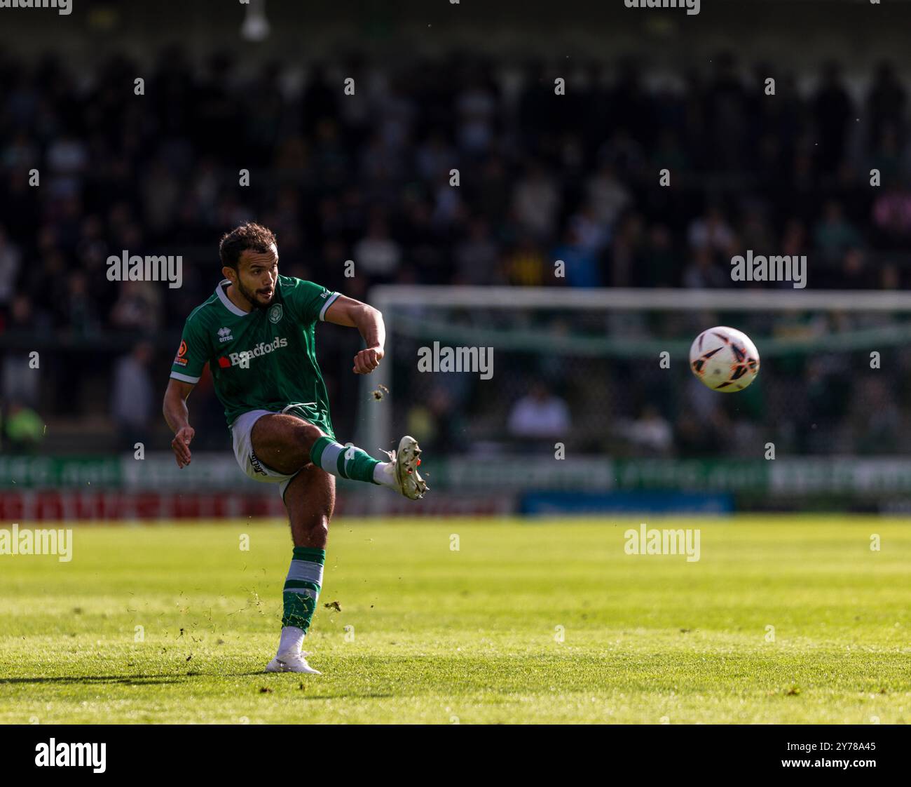 Dominic Bernard aus Yeovil Town während des Nationalliga-Spiels im Huish Park Stadium, Yeovil Bild von Martin Edwards/ 07880 707878 Stockfoto