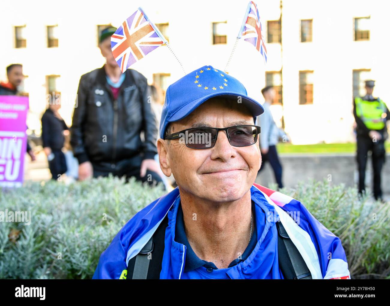 LONDON, GROSSBRITANNIEN. September 2024. Die dritte NRM-Kundgebung findet auf dem Parliament Square in London statt. Aktivisten argumentieren, dass der Brexit gescheitert ist, weil der britische Nachbar in Europa und nicht in Amerika ist. Aktivisten argumentieren, dass Großbritannien wieder an der Kundgebung der Europäischen Union auf dem Parliament Square in London teilnehmen wird. (Foto von 李世惠/siehe Li/Picture Capital) Credit: Siehe Li/Picture Capital/Alamy Live News Stockfoto