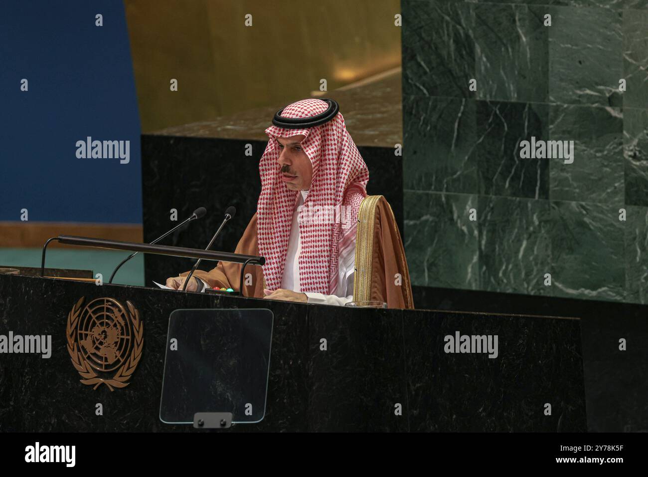 New York, New York, USA. September 2024. PRINZ FAISAL BIN FARHAN AL-SAUD, Minister für auswärtige Angelegenheiten Saudi-Arabiens, spricht am fünften Tag der Generaldebatte der 79. UN-Generalversammlung. Quelle: ZUMA Press, Inc./Alamy Live News Stockfoto