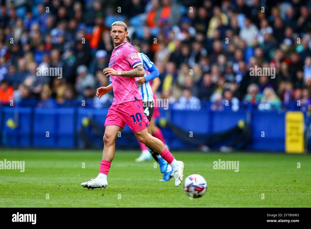 Hillsborough Stadium, Sheffield, England - 28. September 2024 John Swift (10) of West Bronwich - während des Spiels Sheffield Wednesday gegen West Bromwich Albion, EFL Championship, 2024/25, Hillsborough Stadium, Sheffield, England - 28. September 2024 Credit: Arthur Haigh/WhiteRosePhotos/Alamy Live News Stockfoto