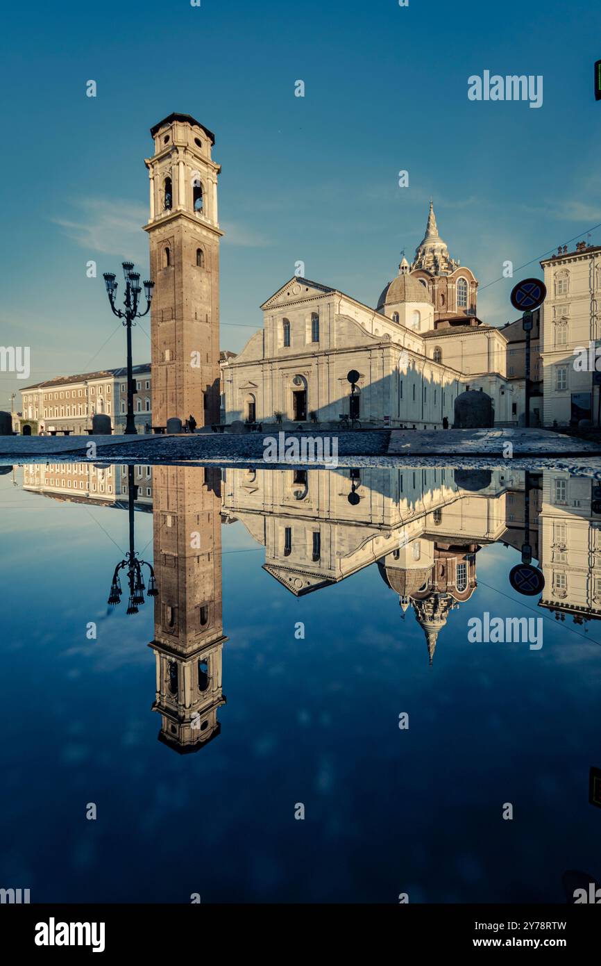 Die Kathedrale von Turin ist durch die Grabkapelle mit dem Königspalast verbunden. Stockfoto