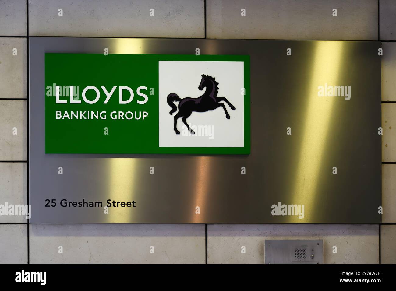 London, Großbritannien – 18. September 2024; Unterschrift an der Zentrale der Lloyds Banking Group 25 Gresham Street mit Markenlogo Stockfoto