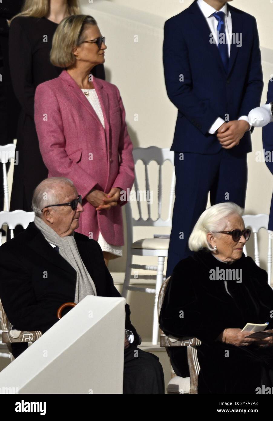 Brüssel, Belgien September 2024. König Albert II. Von Belgien, Königin Paola von Belgien und Prinzessin Delphine (oben) nehmen am Sonntag, den 29. September 2024, im King Baudouin Stadion in Brüssel Teil. Der Leiter der katholischen Kirche Papst Franziskus, geborener Jorge Mario Bergoglio, besucht Belgien vom 26. Bis 29. September, um den 600. Jahrestag der Universitäten KU Leuven und UCLouvain zu feiern. BELGA PHOTO ERIC LALMAND Credit: Belga News Agency/Alamy Live News Stockfoto