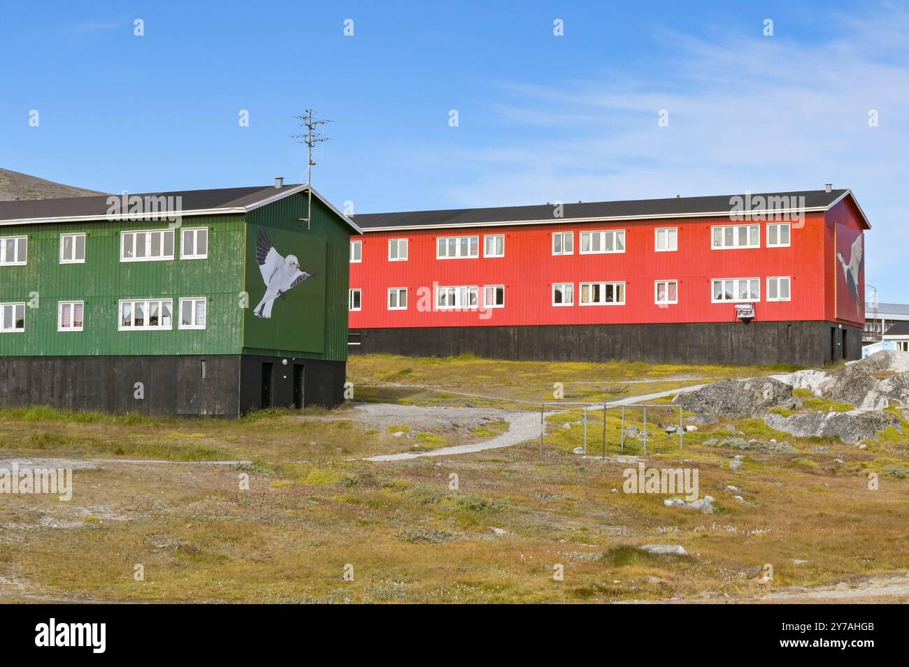 Nanortalik, Grönland - 27. August 2024: Wohnungen in der kleinen Stadt Nanortalik in Südgrönland Stockfoto