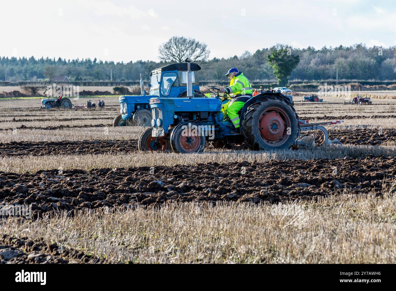 Das Pflügen Des Traktors Entspricht Cawston Stockfoto