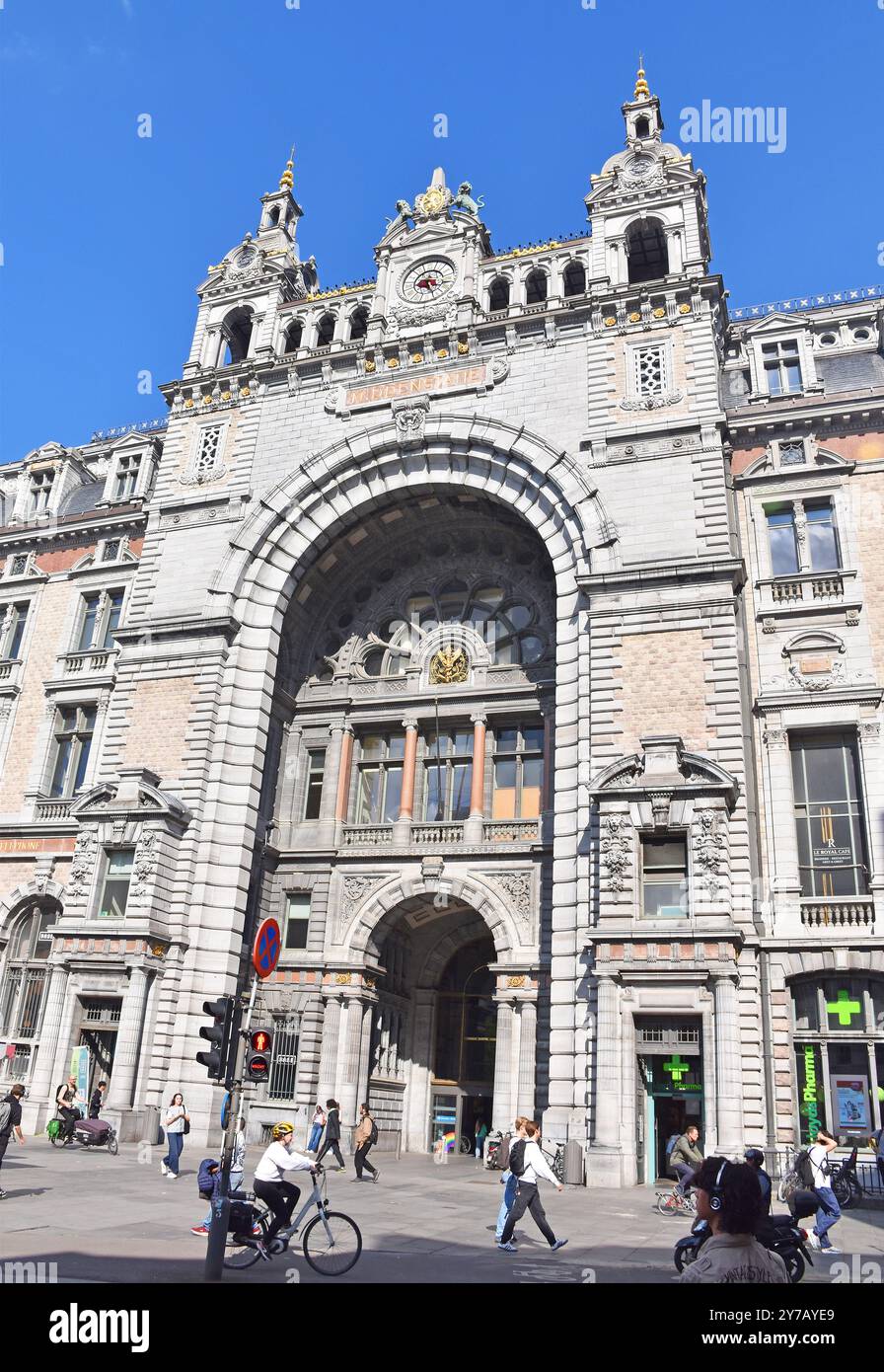 Antwerpen Hauptbahnhof, einer der großen Bahnhöfe Europas, erbaut 1895–1905, Architekt Louis Delacenserie, Ingenieur Clement Van Bogaert, wild eklektisch Stockfoto