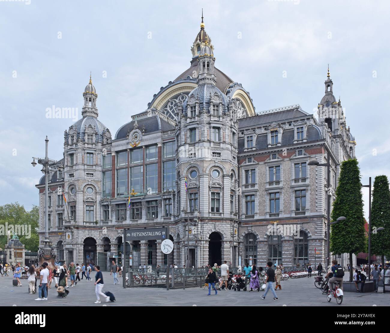 Antwerpen Hauptbahnhof, einer der großen Bahnhöfe Europas, erbaut 1895–1905, Architekt Louis Delacenserie, Ingenieur Clement Van Bogaert, wild eklektisch Stockfoto