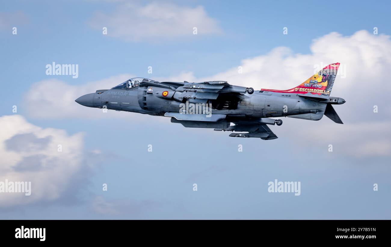 Spanische Marine: McDonnell Douglas AV-8B Harrier II, Auftritt bei der Royal International Air Tattoo 2024. Stockfoto