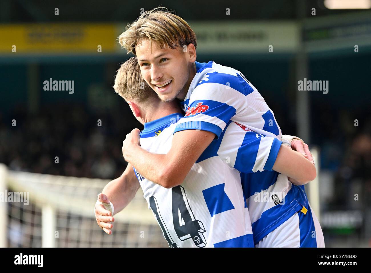 Doetinchem, Niederlande. September 2024. DOETINCHEM, 29.09.2024, de Vijverberg Stadium, Niederländisch Keukenkampioen divisie, Saison 2024-2025. De Graafschap - Vitesse. De Graafschap-Spieler Jesse van de Haar (r) feiert seine Unterstützung mit de Graafschap-Spieler Joran Hardeman (r), Assists führt zu 2-1 Credit: Pro Shots/Alamy Live News Stockfoto