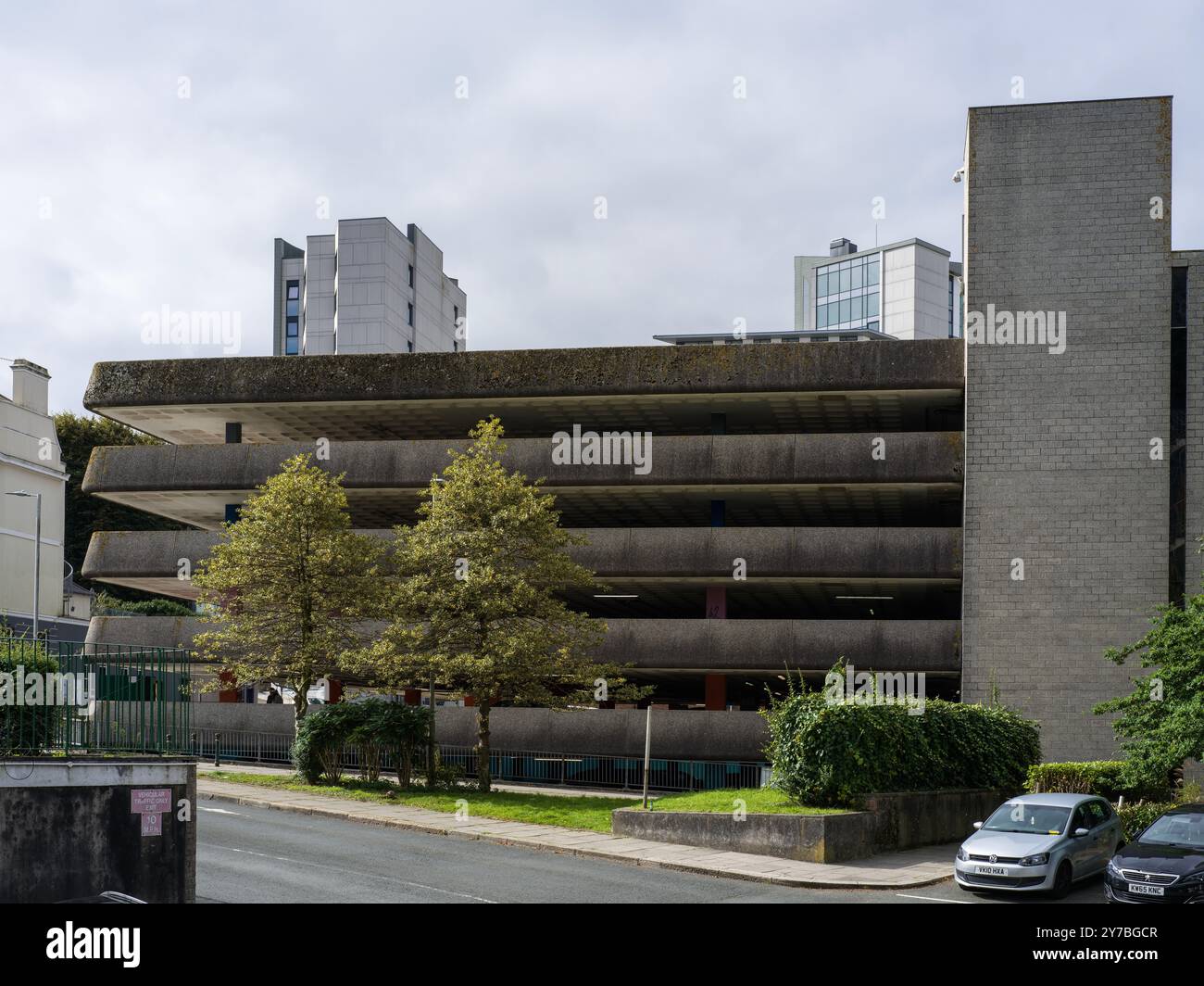 Plymouth verschiedene Brutalistische Architektur Brutalismus mehrstöckiger Brutalismusparkplatz Stockfoto