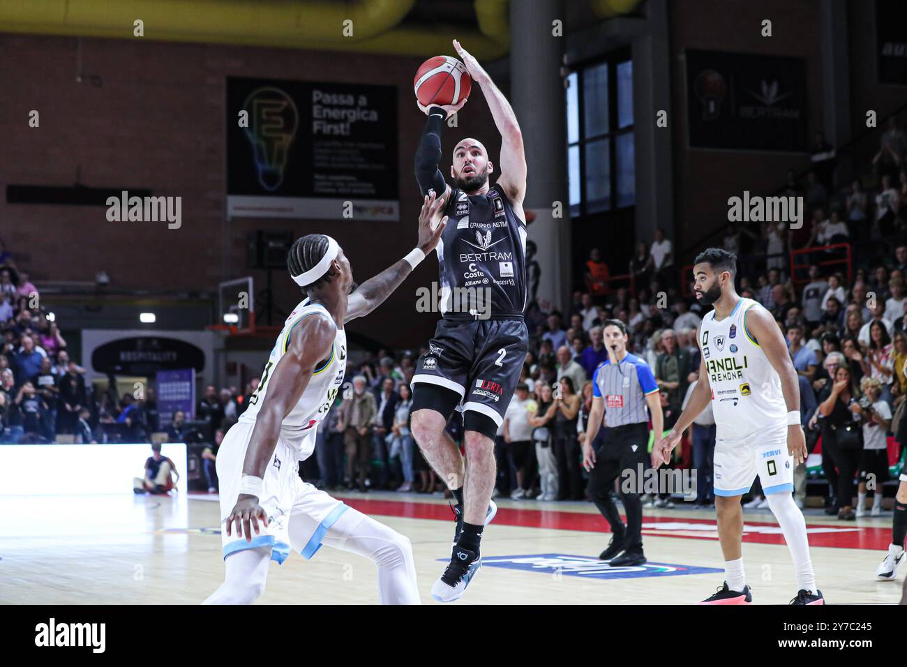 #2 Kuhse Tommy (Bertram Derthona Basket Tortona) beim Spiel Bertram Derthona Tortona gegen Vanoli Basket Cremona, italienische Basketball Serie A in Casale Monferrato (AL), Italien, 29. September 2024 Stockfoto