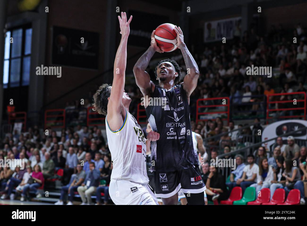 #1 Vital Christian (Bertram Derthona Basket Tortona) beim Spiel Bertram Derthona Tortona gegen Vanoli Basket Cremona, italienische Basketball Serie A in Casale Monferrato (AL), Italien, 29. September 2024 Stockfoto